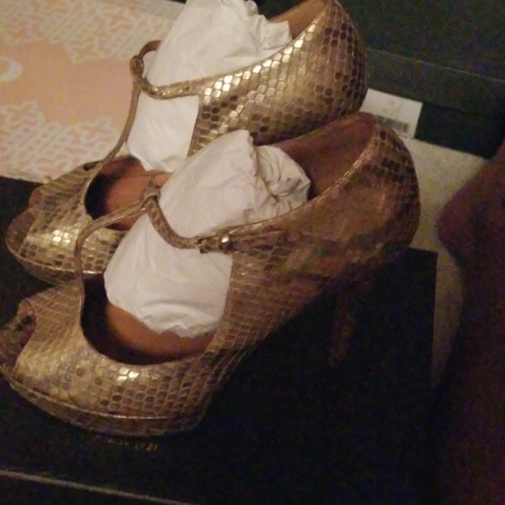 Heels - Picture 2 of 3